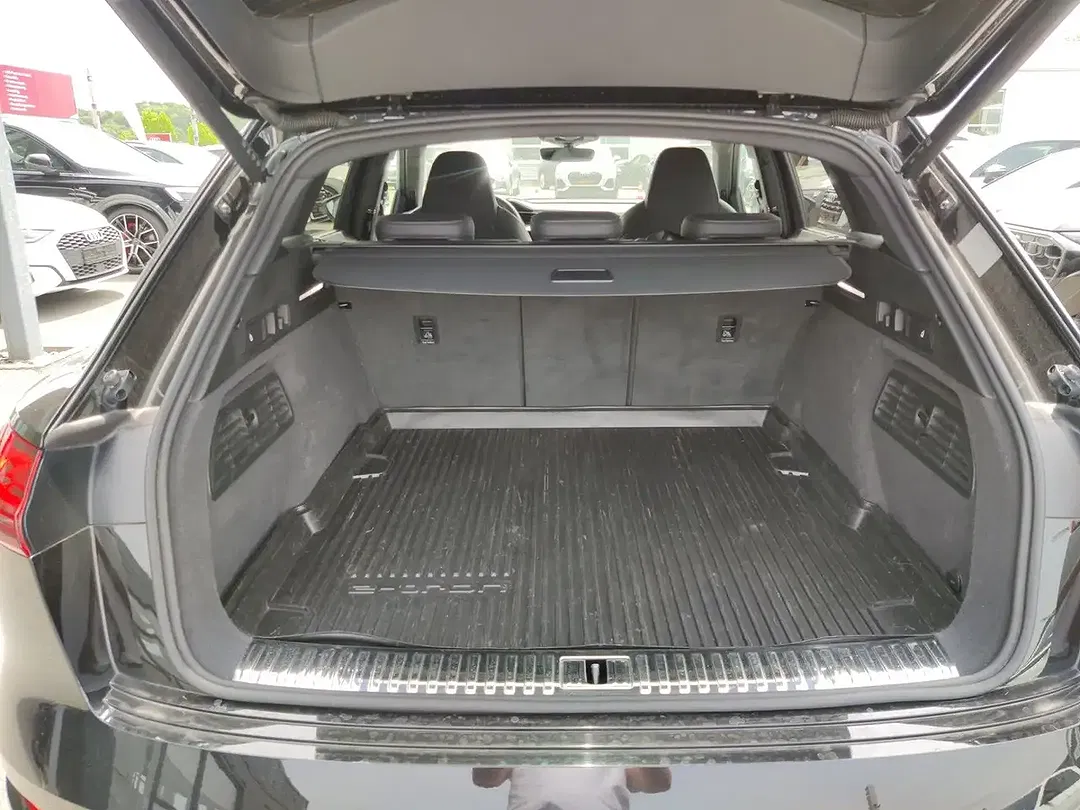 Audi Q8 e-tron 55 quattro S line - Thumbnail 14