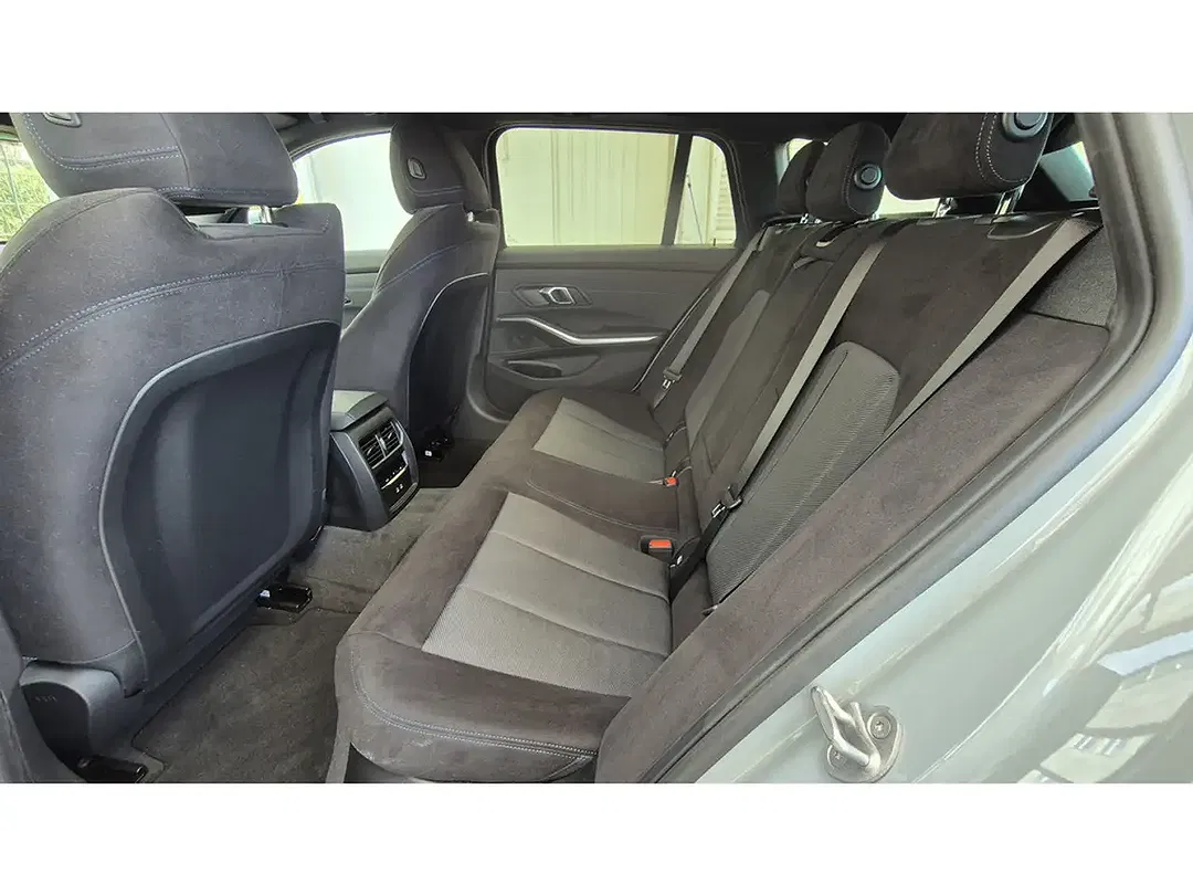BMW 320 xDrive Touring M Sport - Thumbnail 14