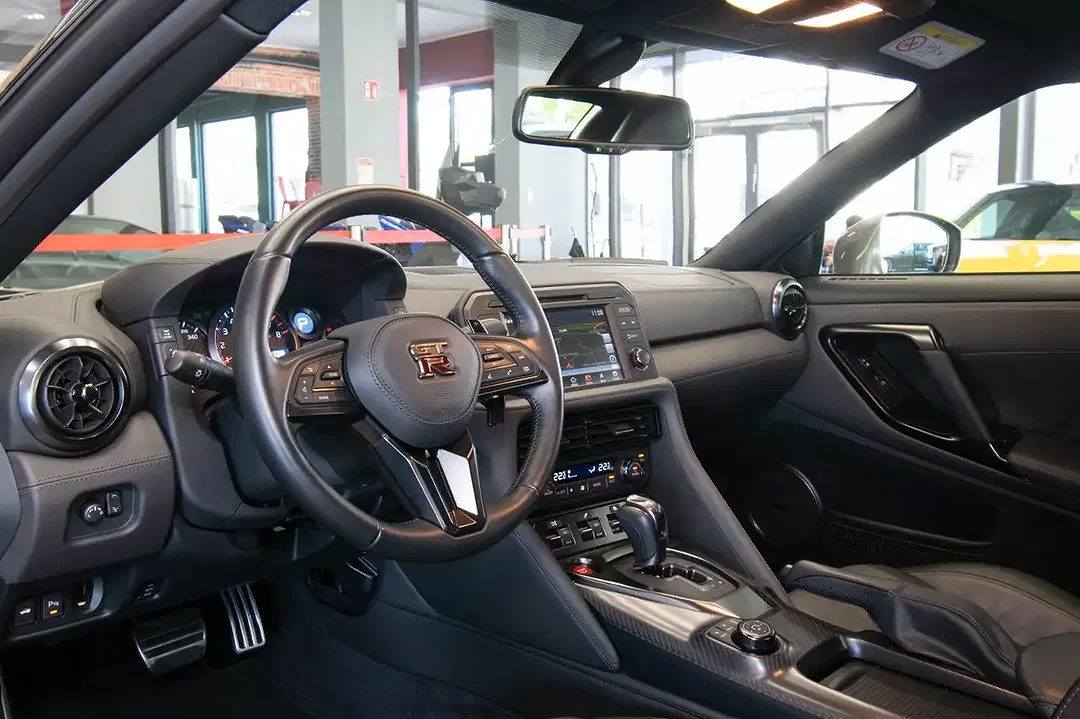 Nissan GT-R - Thumbnail 11