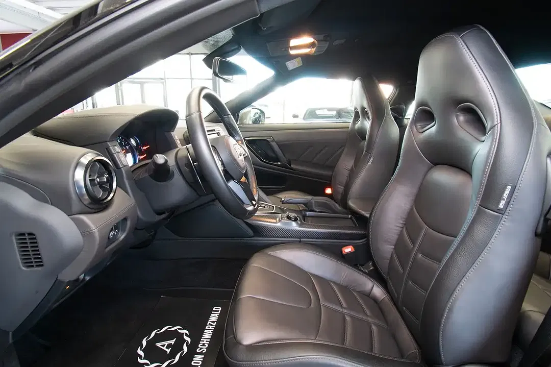 Nissan GT-R - Thumbnail 12