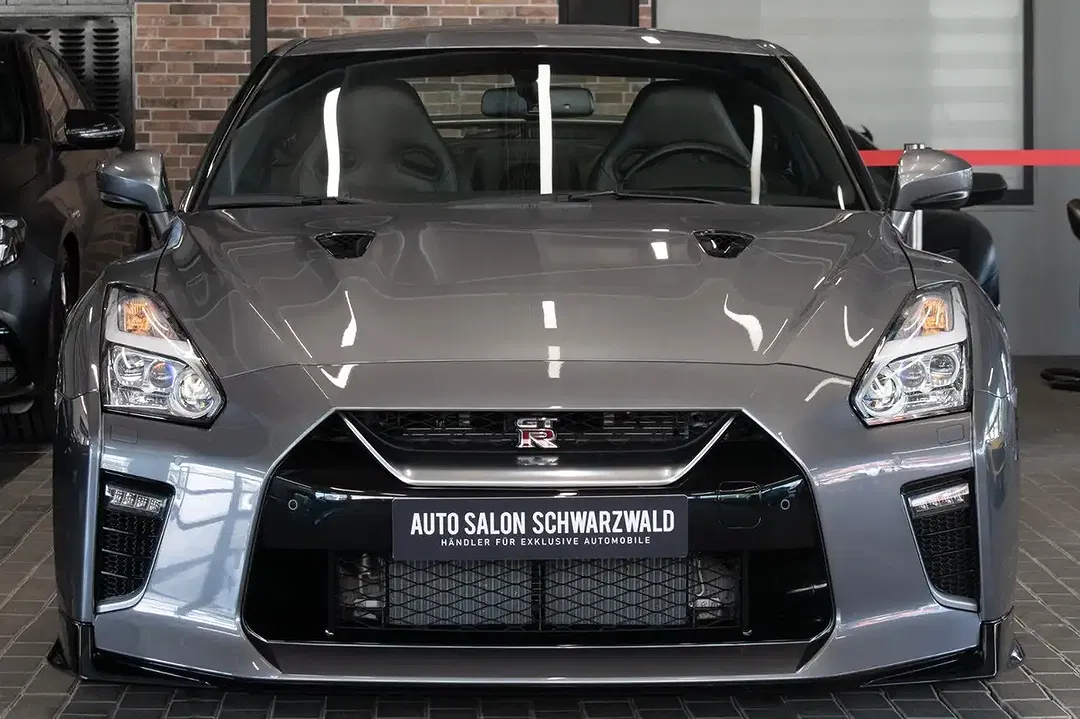 Nissan GT-R - Thumbnail 4