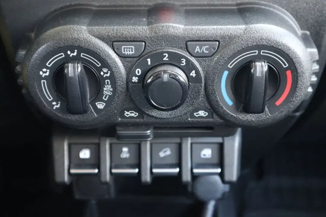 Suzuki Jimny 1.5 Comfort - Thumbnail 17
