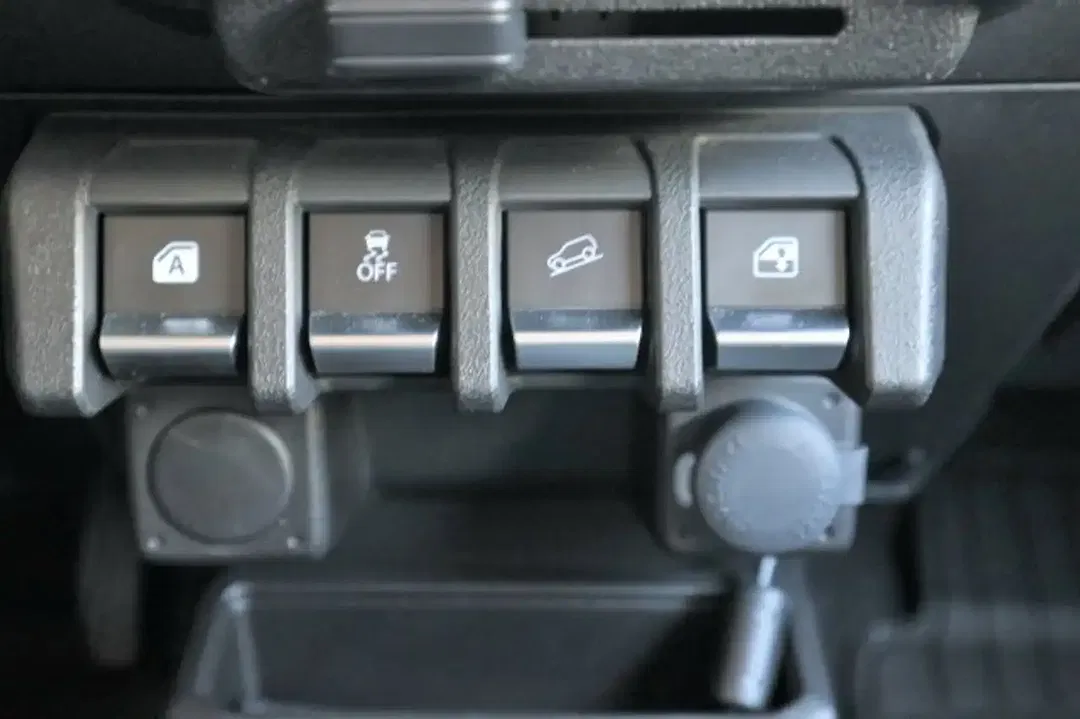 Suzuki Jimny 1.5 Comfort - Thumbnail 18