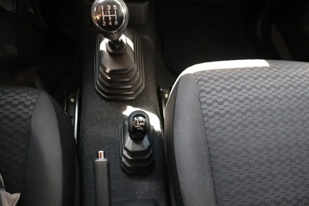 Suzuki Jimny 1.5 Comfort - foto 25