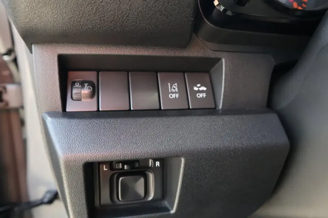 Suzuki Jimny 1.5 Comfort - Thumbnail 8