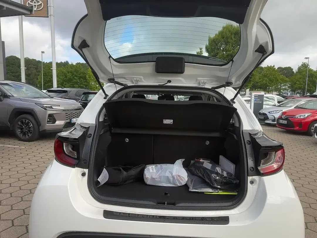 Toyota Yaris 1.5 Hybrid Business Edition - Thumbnail 13