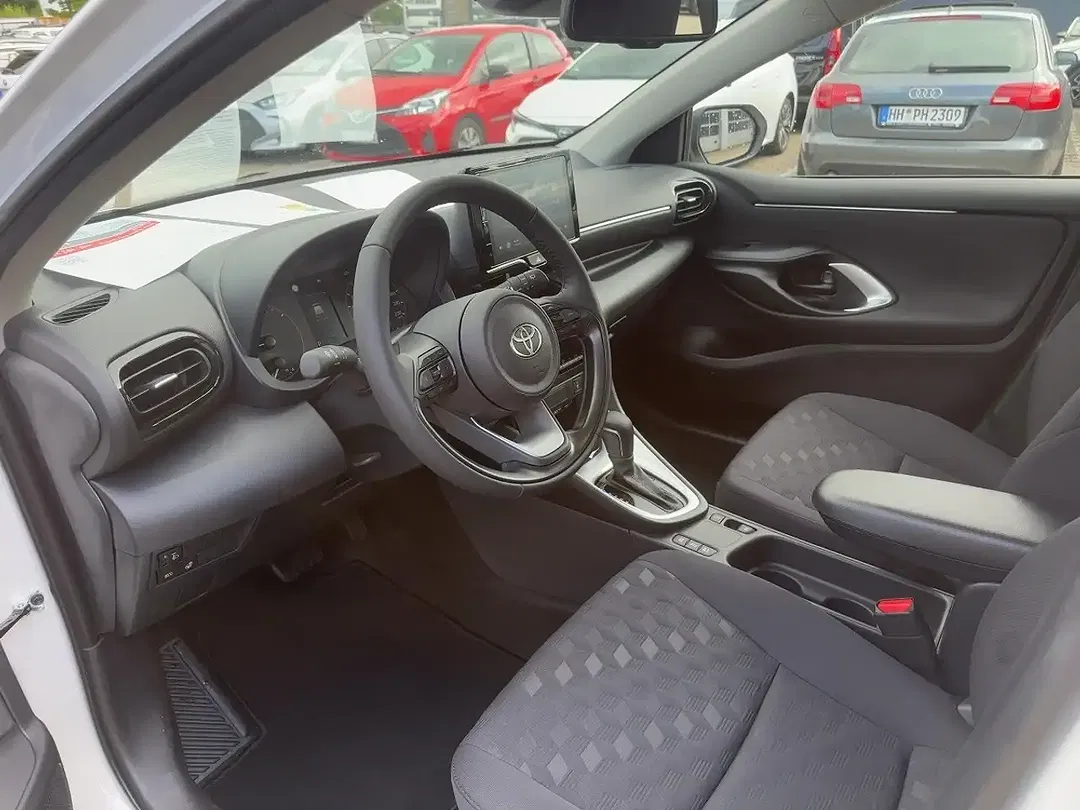 Toyota Yaris 1.5 Hybrid Business Edition - Thumbnail 8