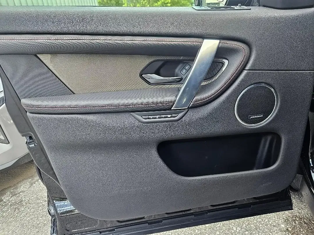 Land Rover Discovery Sport P300e AUT 4x4 PHEV R-Dynamic S - Thumbnail 11