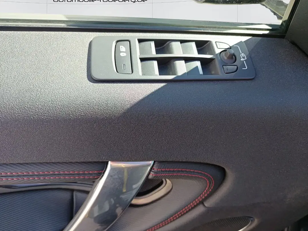 Land Rover Discovery 4x4 Sport S - Thumbnail 6