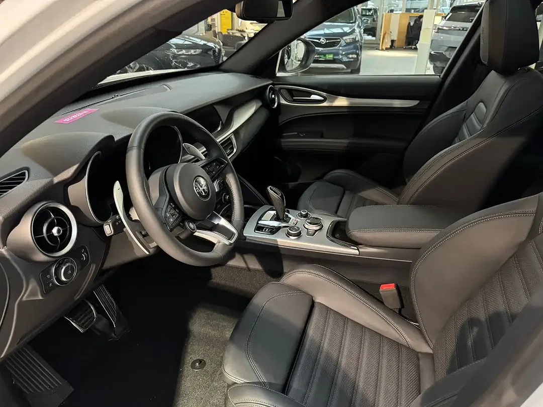 Alfa Romeo Stelvio 2.0 16V Turbo - Thumbnail 8