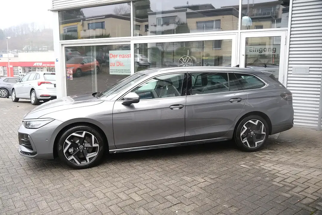 Volkswagen Passat Variant 2.0 TDI DSG 4Motion R-Line Pro - foto 2
