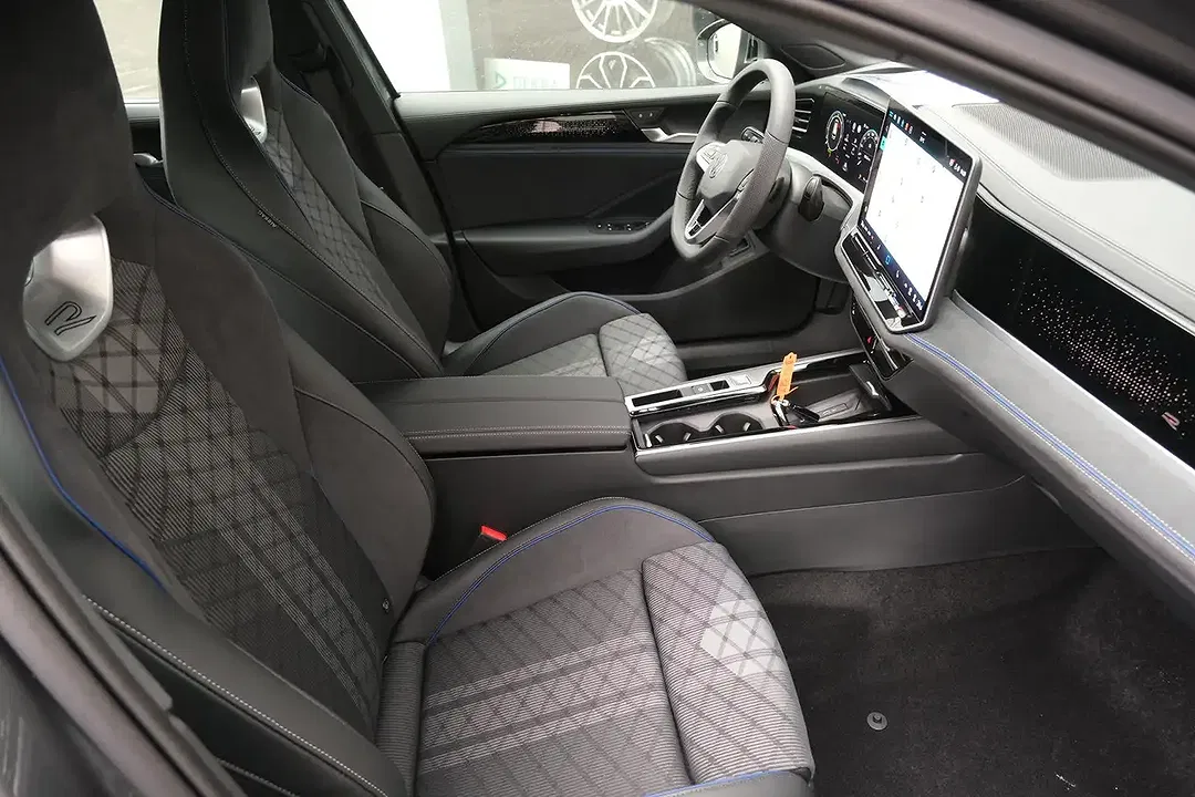 Volkswagen Passat Variant 2.0 TDI DSG 4Motion R-Line Pro - Thumbnail 6