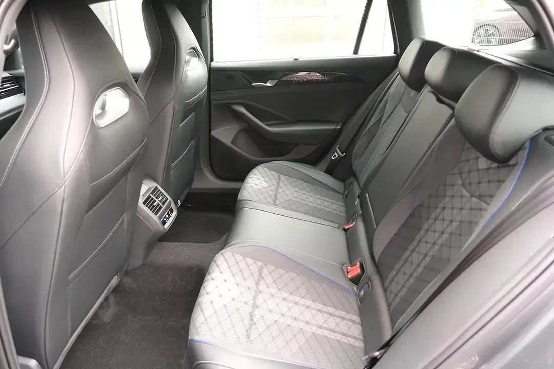 Volkswagen Passat Variant 2.0 TDI DSG 4Motion R-Line Pro - Thumbnail 9