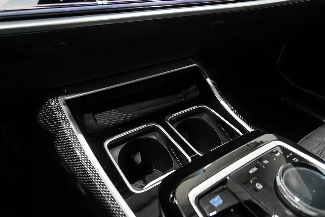 BMW i7 xDrive M Sport Pro Individual - Thumbnail 17
