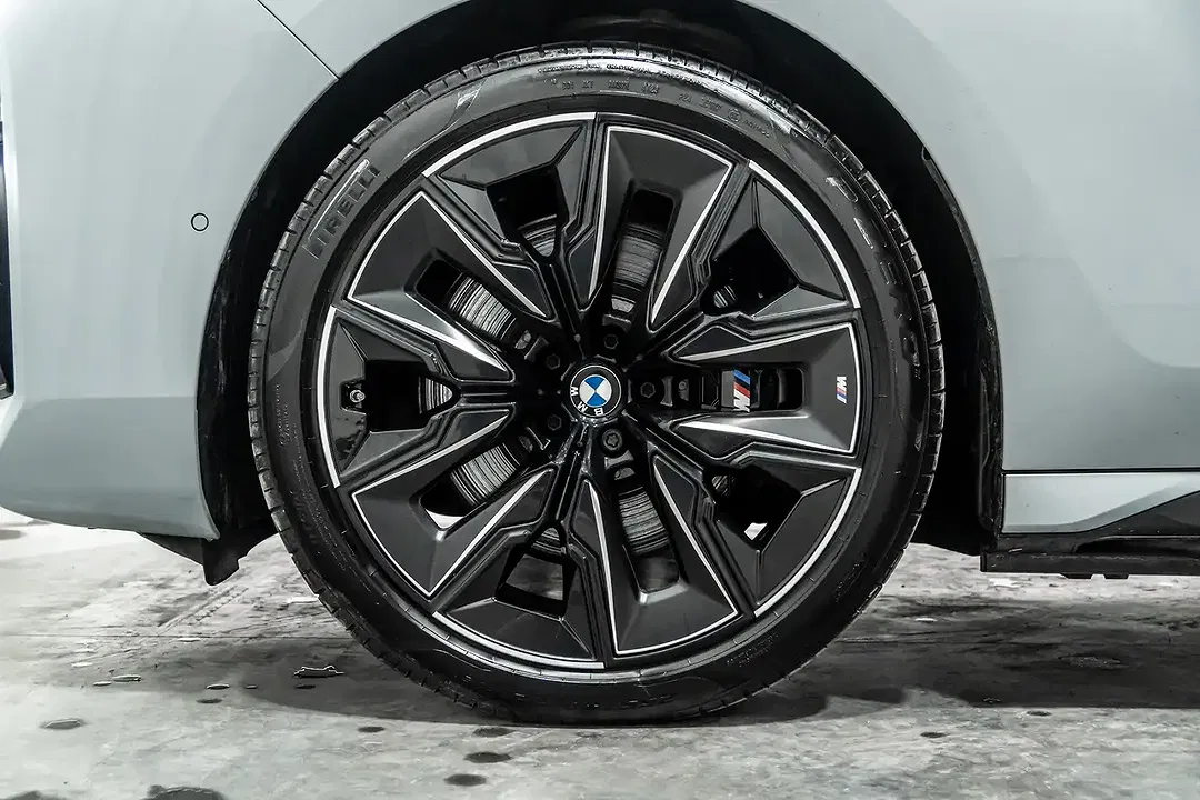 BMW i7 xDrive M Sport Pro Individual - Thumbnail 24