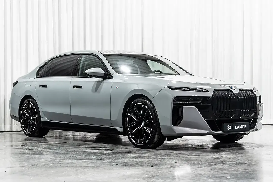 BMW i7 xDrive M Sport Pro Individual - Thumbnail 3