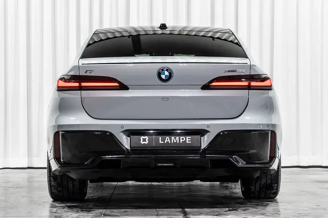 BMW i7 xDrive M Sport Pro Individual - Thumbnail 4