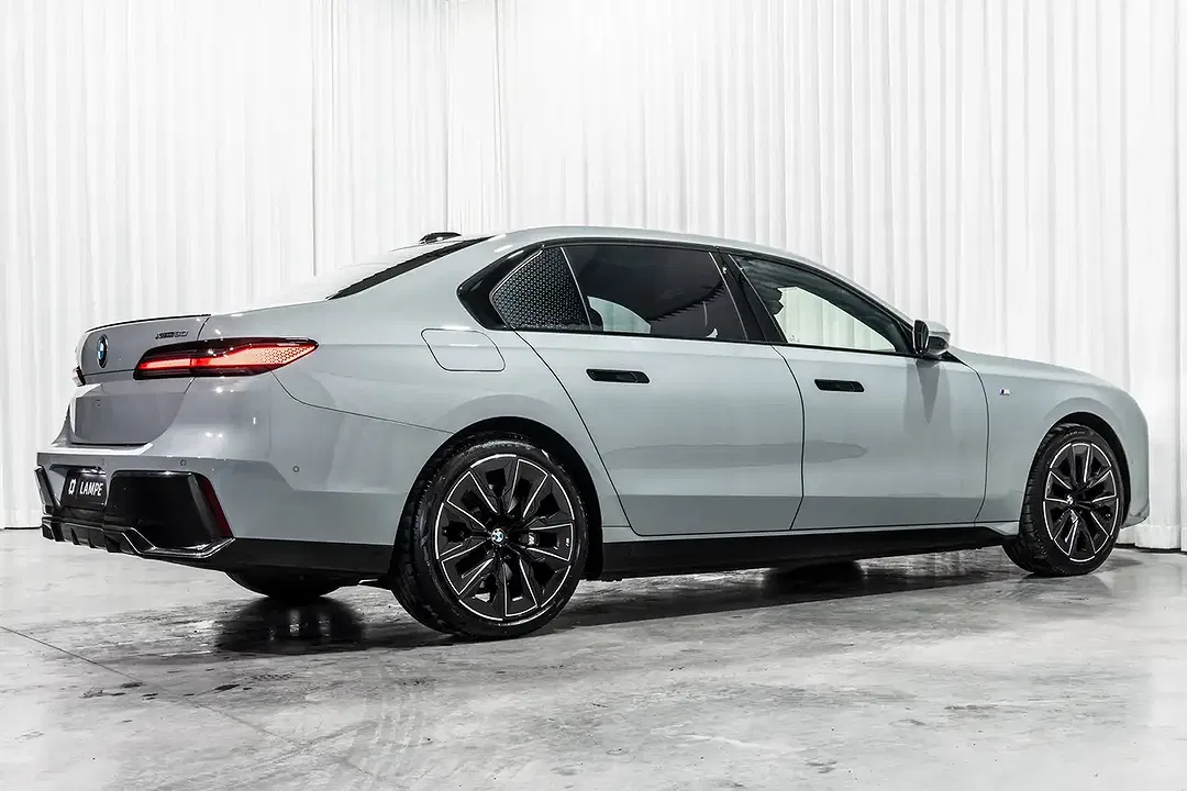 BMW i7 xDrive M Sport Pro Individual - Thumbnail 5