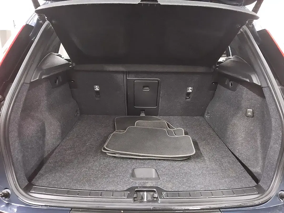 Volvo XC40 T4 Recharge Momentum - Thumbnail 13