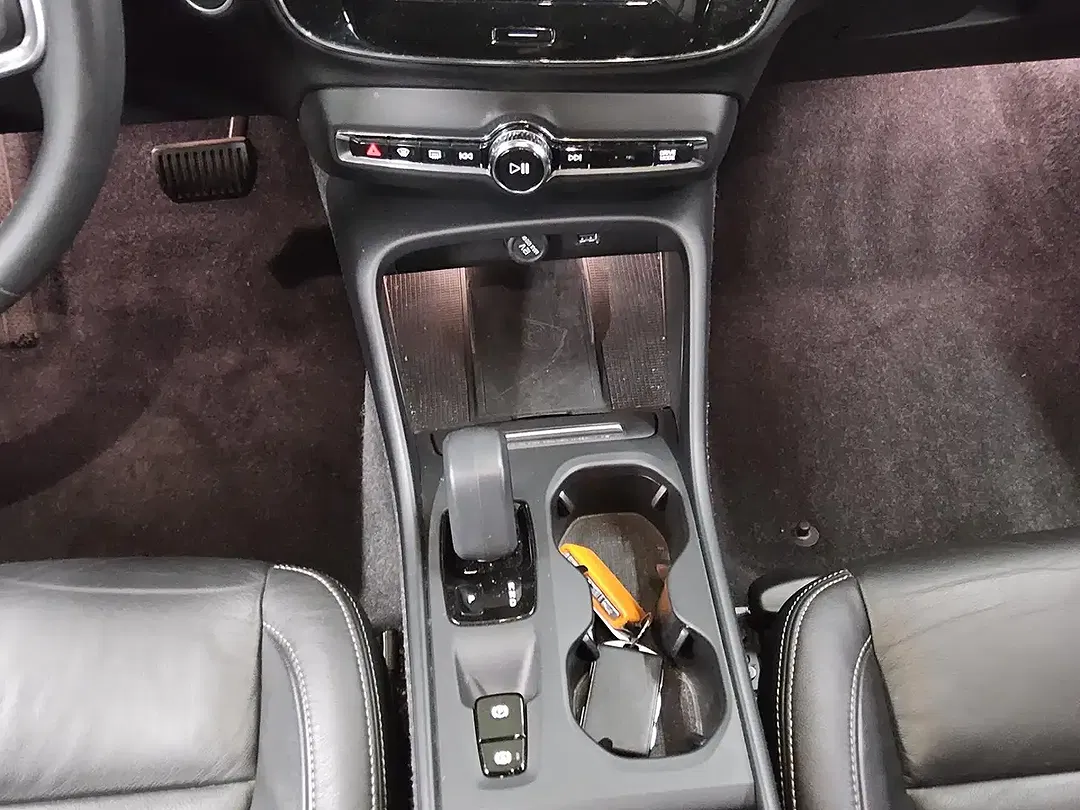 Volvo XC40 T4 Recharge Momentum - Thumbnail 7