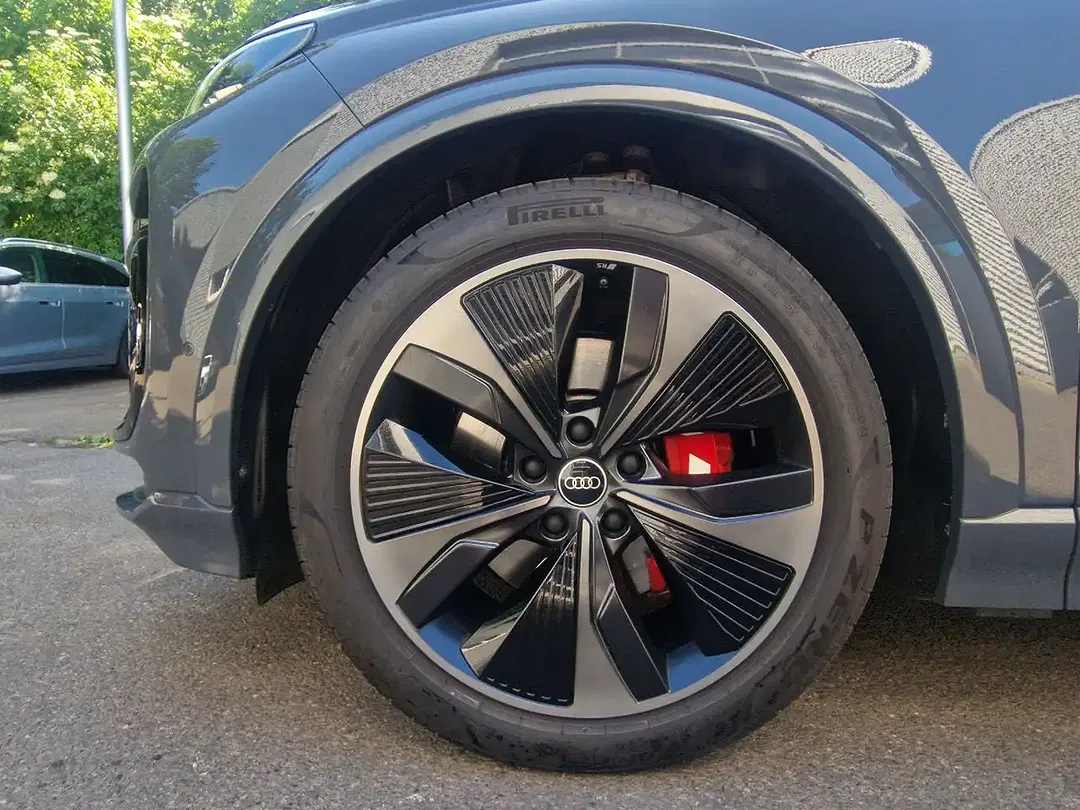 Audi SQ6 e-tron Edition One - Thumbnail 11