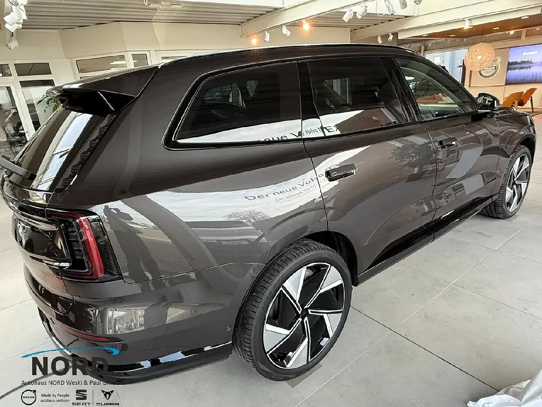 Volvo EX90 eAWD Performance Ultra - Thumbnail 3