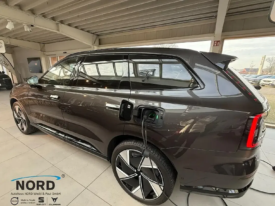 Volvo EX90 eAWD Performance Ultra - Thumbnail 4