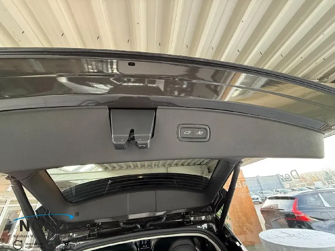 Volvo EX90 eAWD Performance Ultra - Thumbnail 9