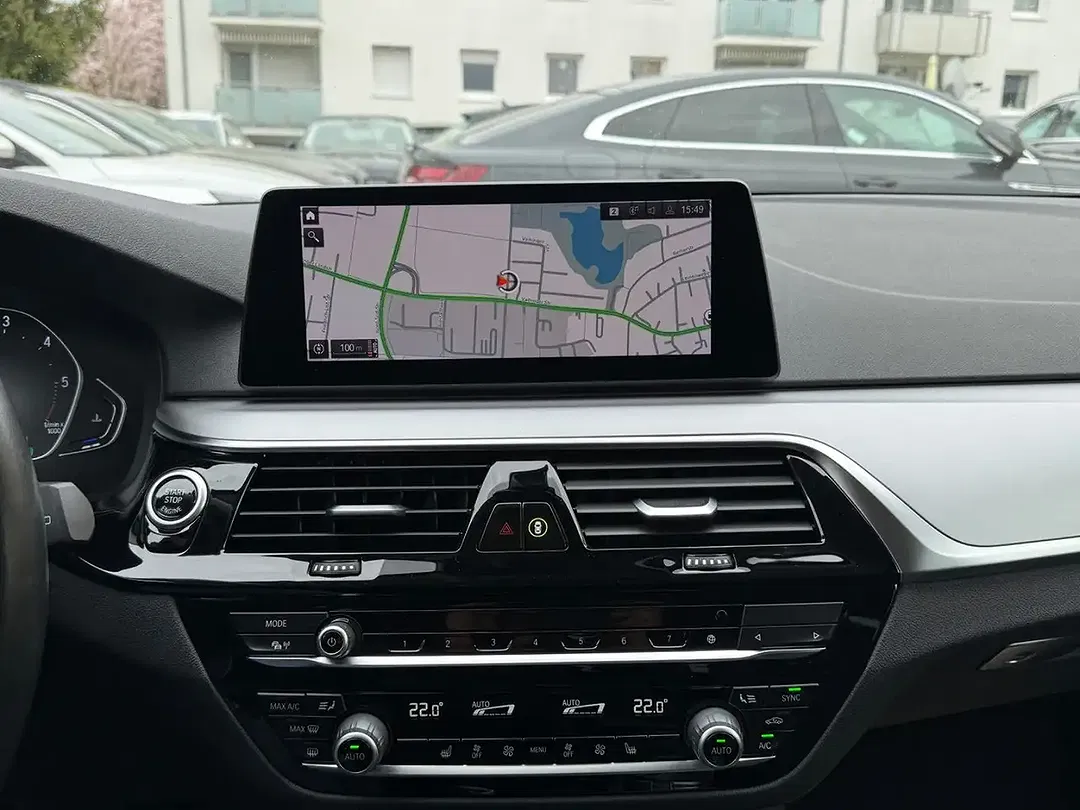 BMW 520 xDrive Touring - Thumbnail 6