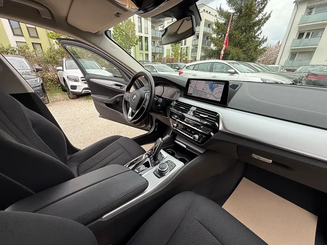 BMW 520 xDrive Touring - Thumbnail 7