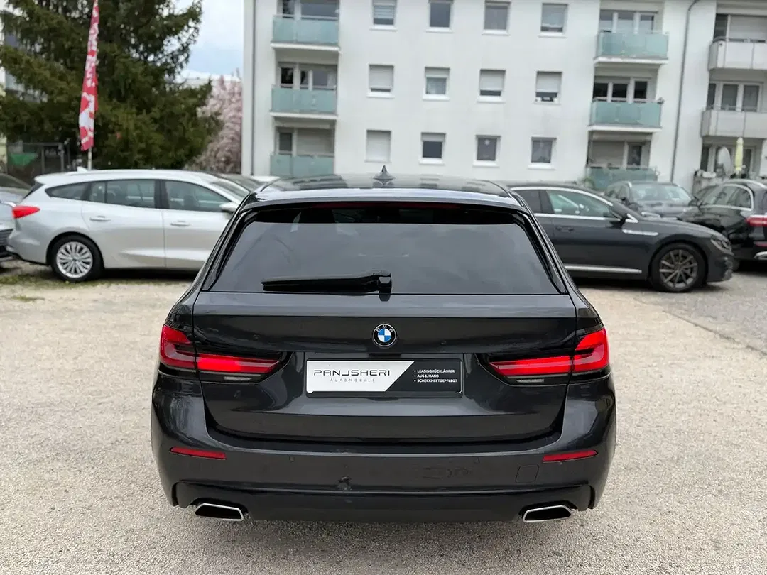 BMW 520 xDrive Touring - Thumbnail 3