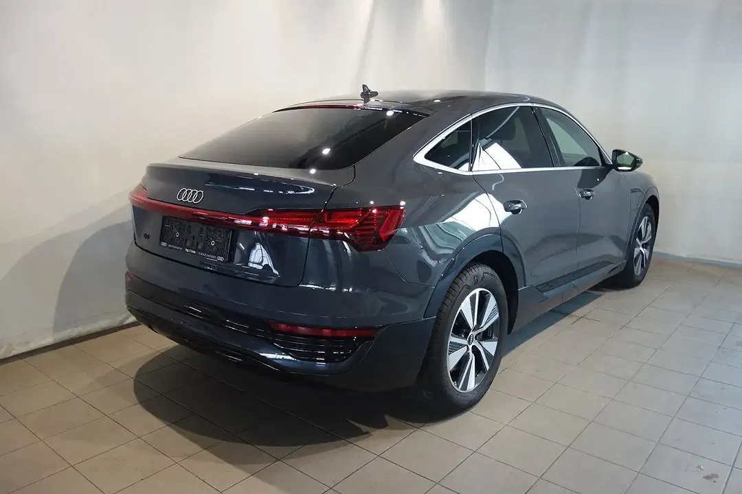 Audi Q8 55 e-tron quattro - Thumbnail 3