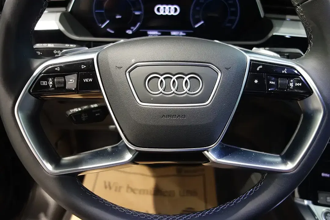 Audi Q8 55 e-tron quattro - Thumbnail 8