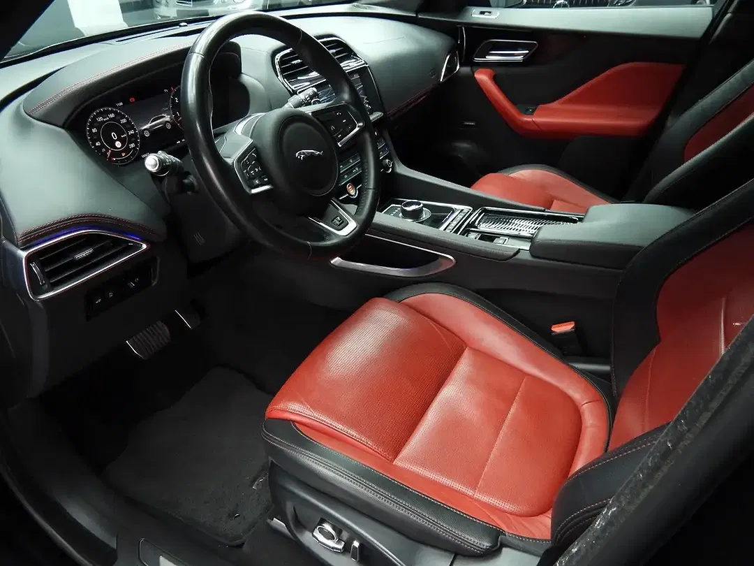 Jaguar F-Pace 4x4 R-Sport - Thumbnail 12