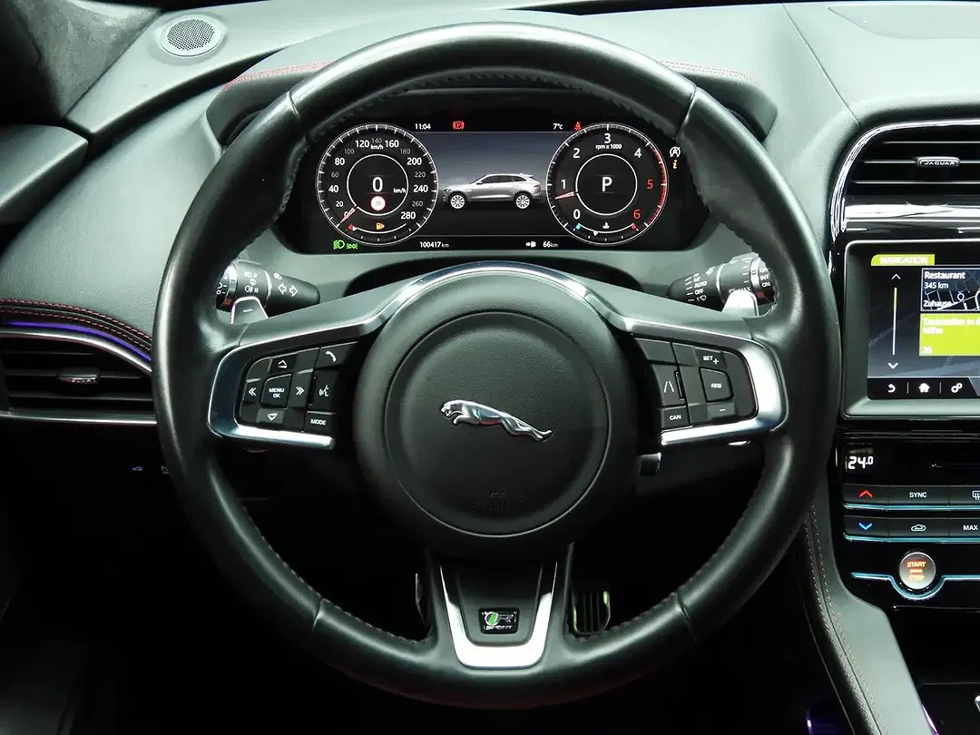 Jaguar F-Pace 4x4 R-Sport - Thumbnail 13