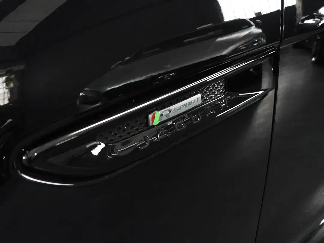 Jaguar F-Pace 4x4 R-Sport - Thumbnail 7