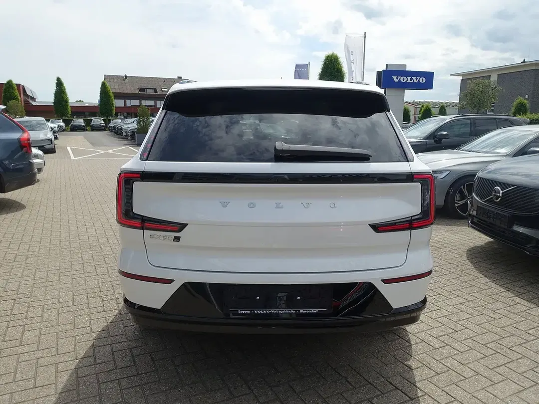 Volvo EX90 Twin Motor Executive Edition - Thumbnail 3