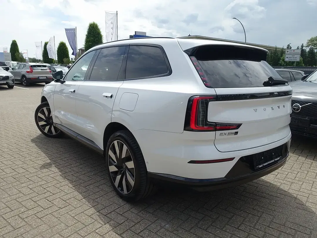 Volvo EX90 Twin Motor Executive Edition - Thumbnail 4