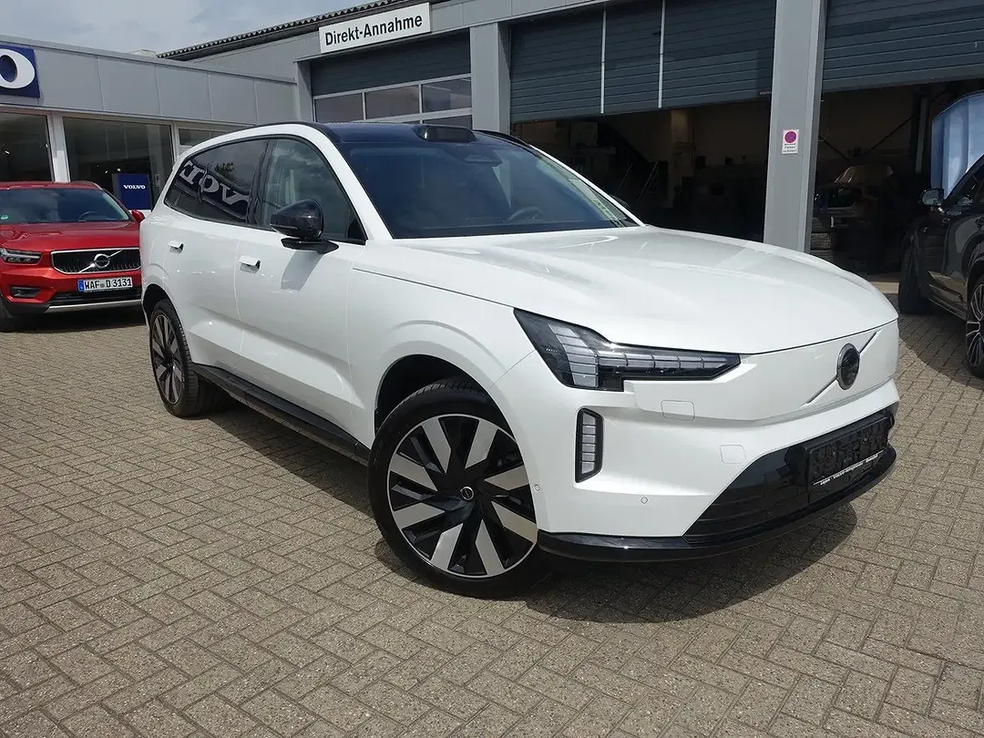 Volvo EX90 Twin Motor Executive Edition - Thumbnail 5