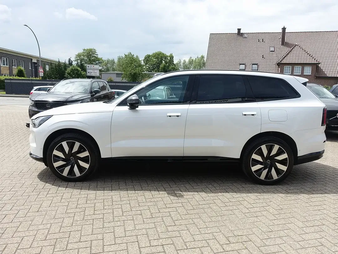Volvo EX90 Twin Motor Executive Edition - Thumbnail 6