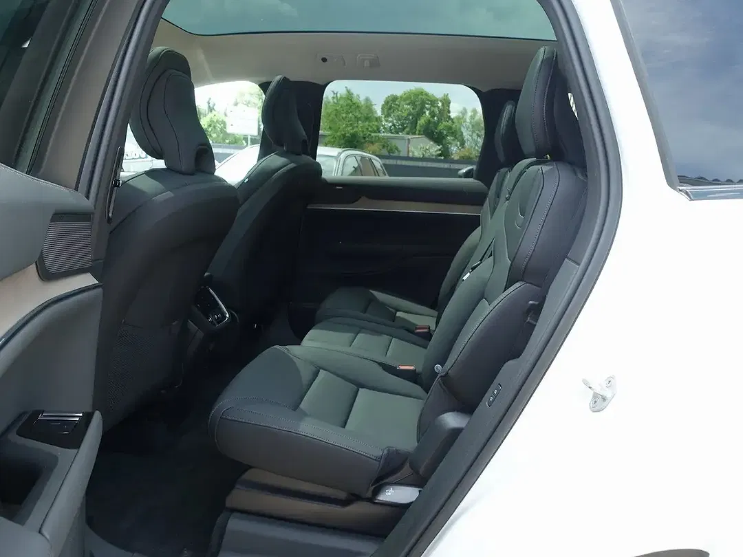 Volvo EX90 Twin Motor Executive Edition - Thumbnail 9