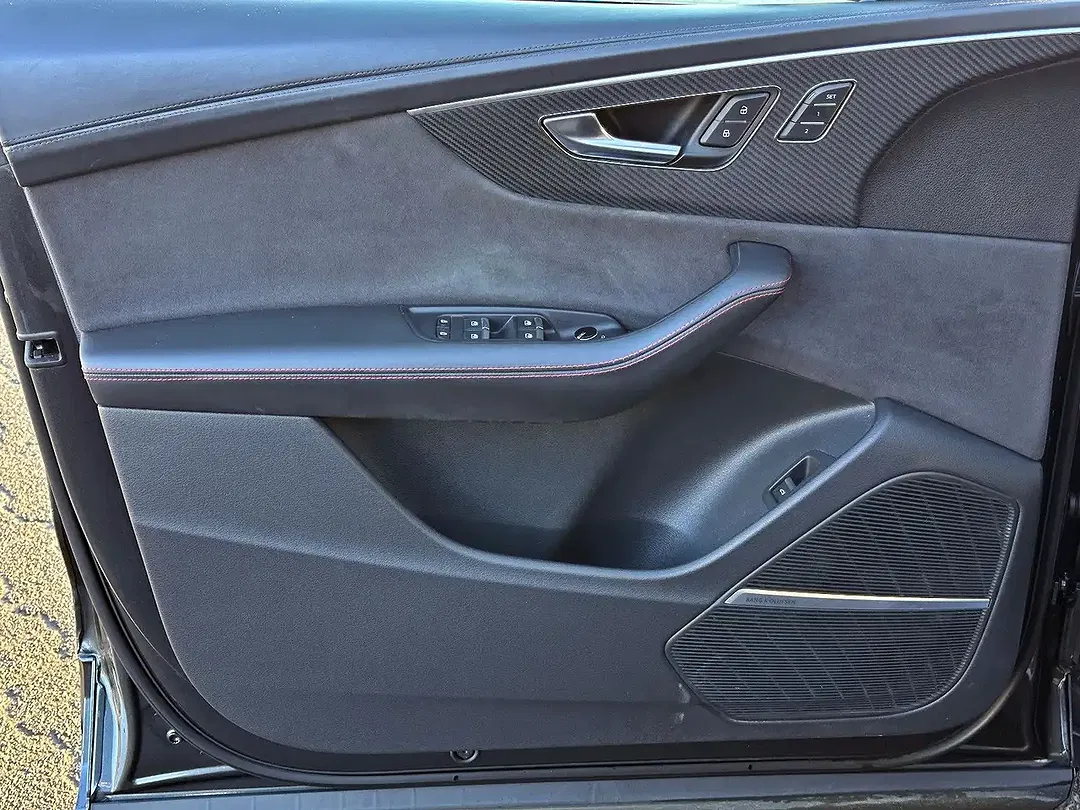 Audi RS Q8 quattro - Thumbnail 6