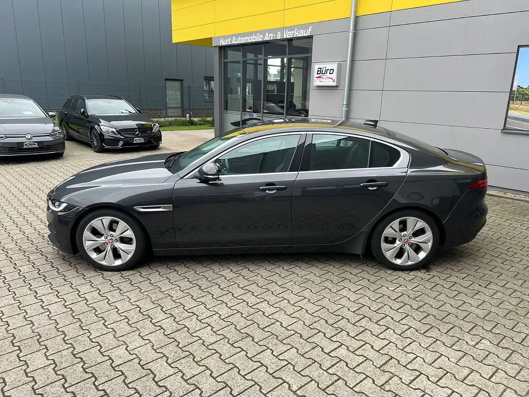 Jaguar XE AUT S - Thumbnail 3
