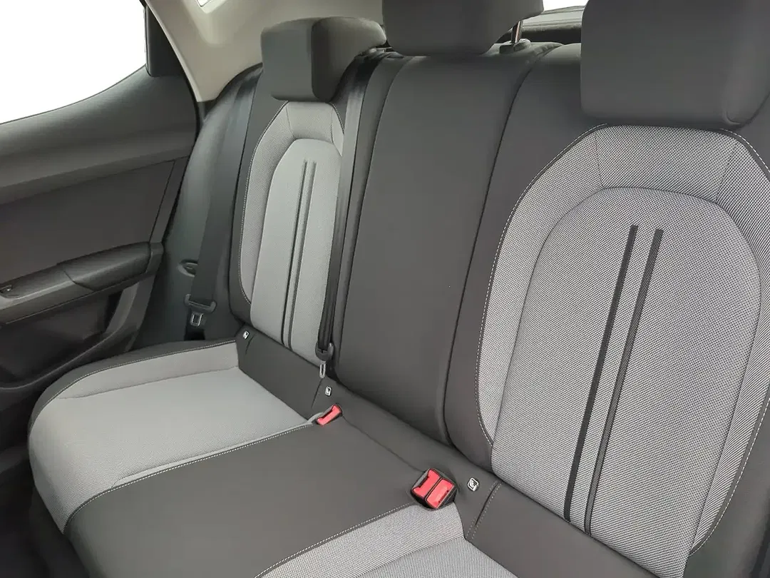 SEAT Leon 1.5 eTSI DSG Style - Thumbnail 9