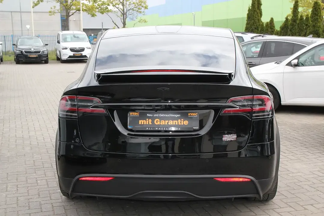 Tesla Model X Plaid - Thumbnail 6