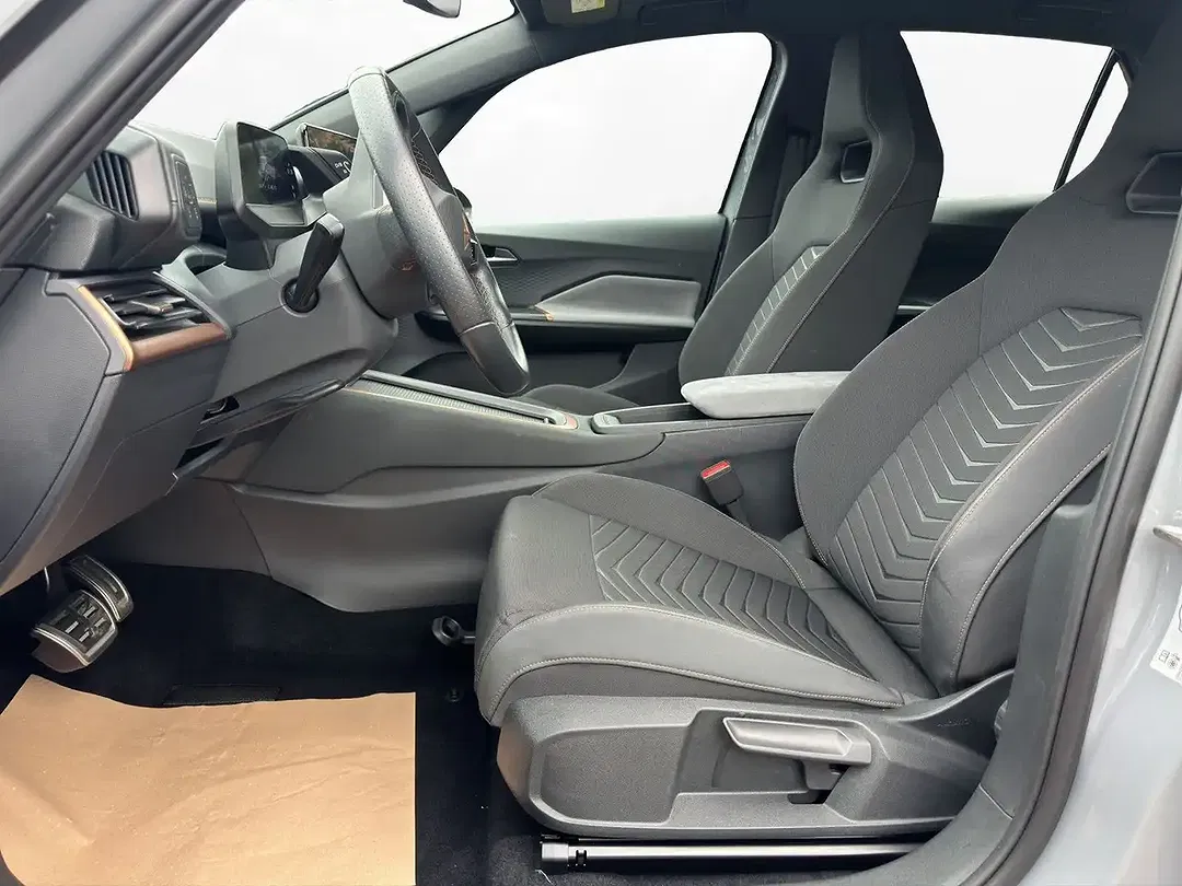 CUPRA Born - Thumbnail 2