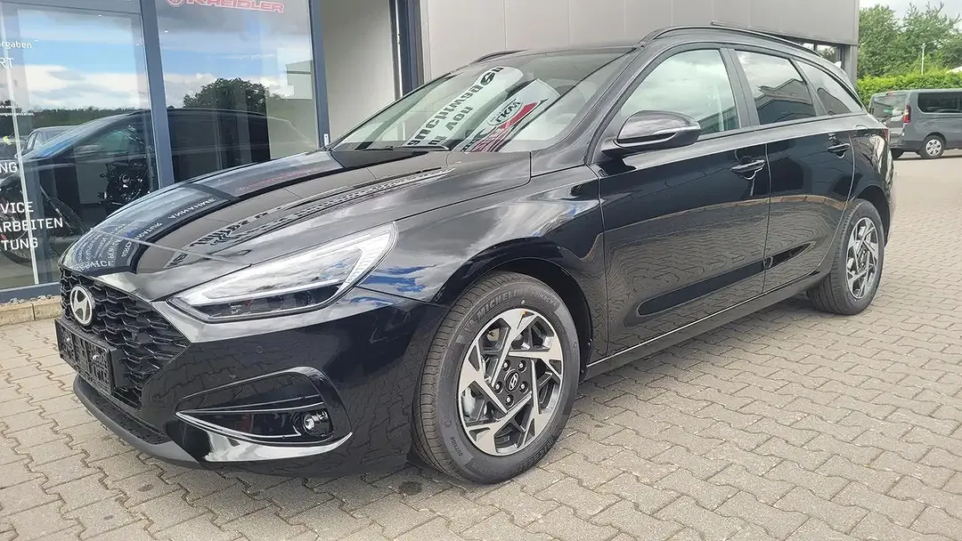 Hyundai i30 1.6 cw GO - Thumbnail 1