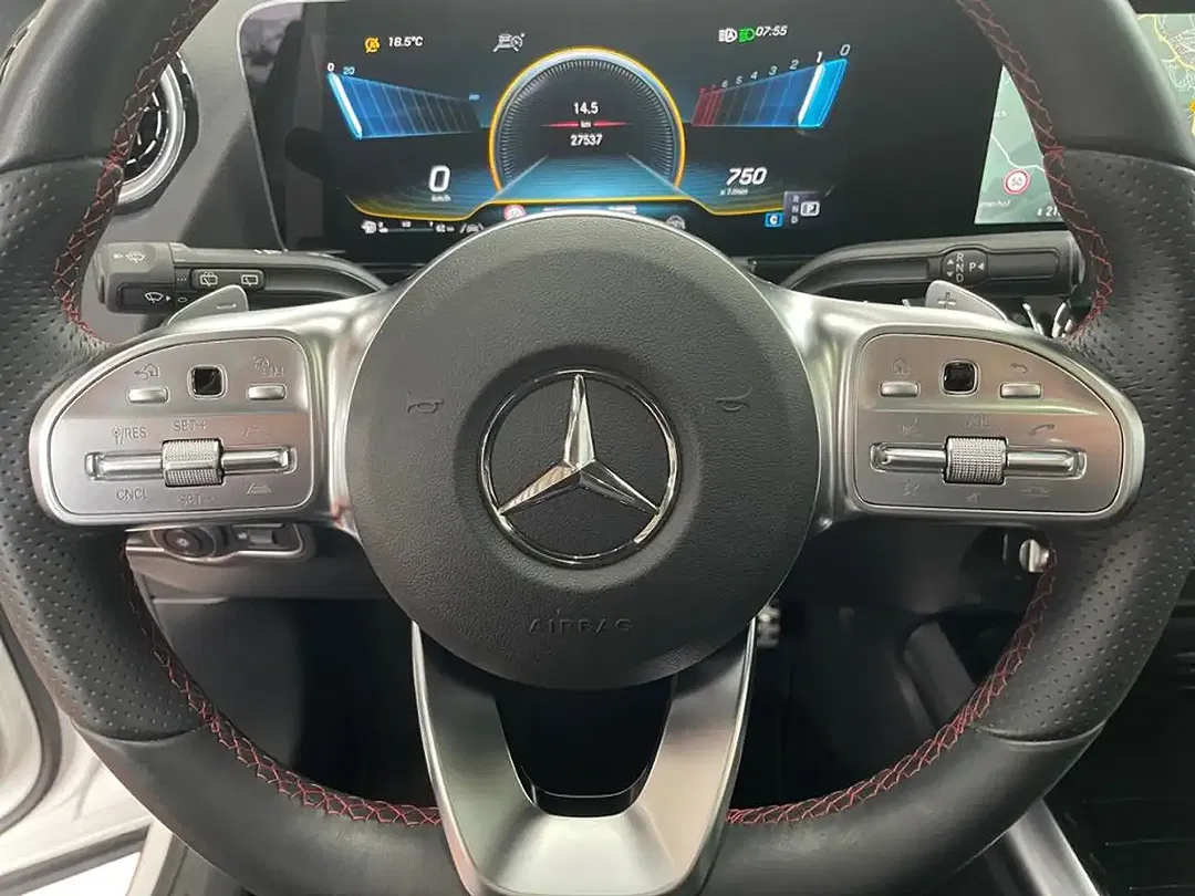 Mercedes-Benz GLA 35 AMG 4MATIC MBUX Night - Thumbnail 13