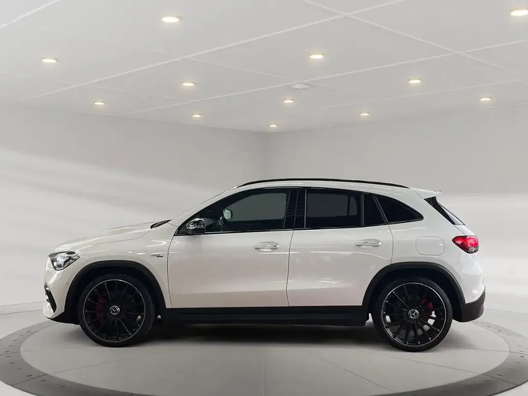 Mercedes-Benz GLA 35 AMG 4MATIC MBUX Night - Thumbnail 3