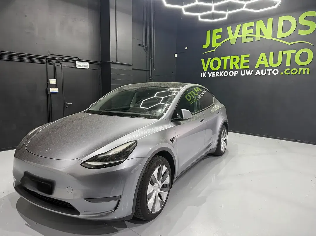 Tesla Model Y Dual Motor Performance - Thumbnail 3